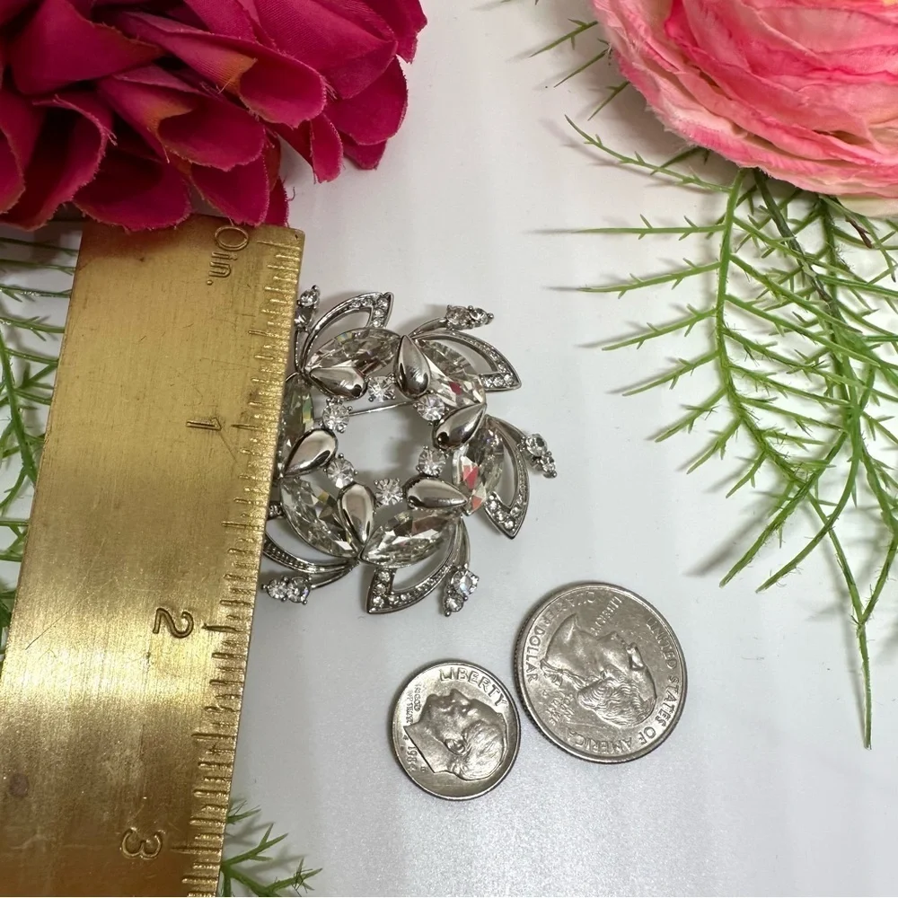 VINTAGE⚜️Magnificent Crystal Burst Brooch
